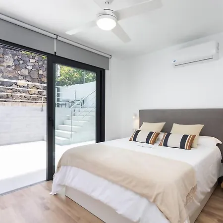 Sunnyland Villa *